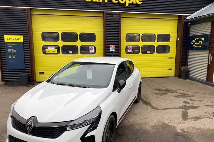 Hvid Renault Clio V fra 2024