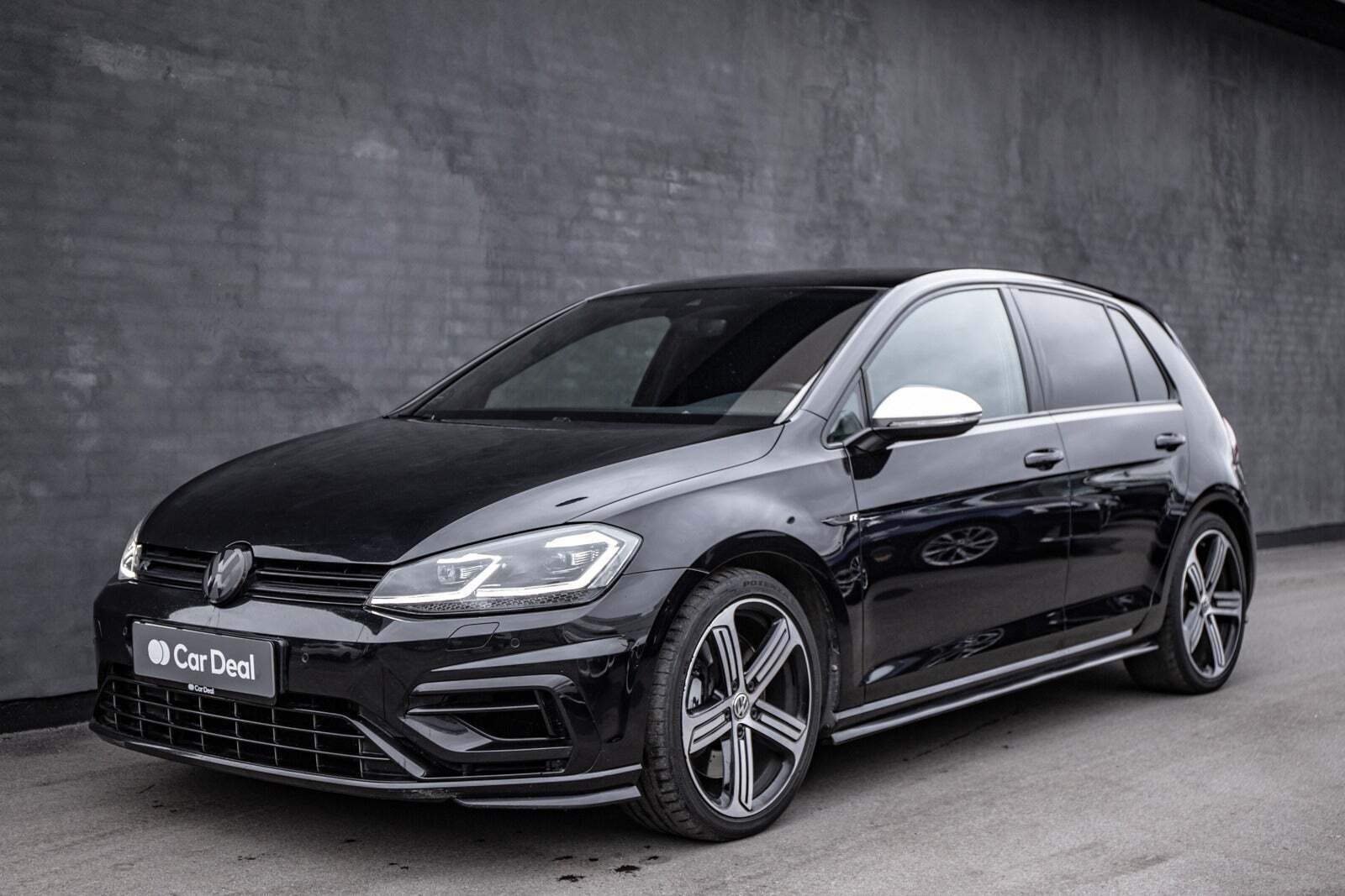 Sort VW Golf VII fra 2019 set udefra