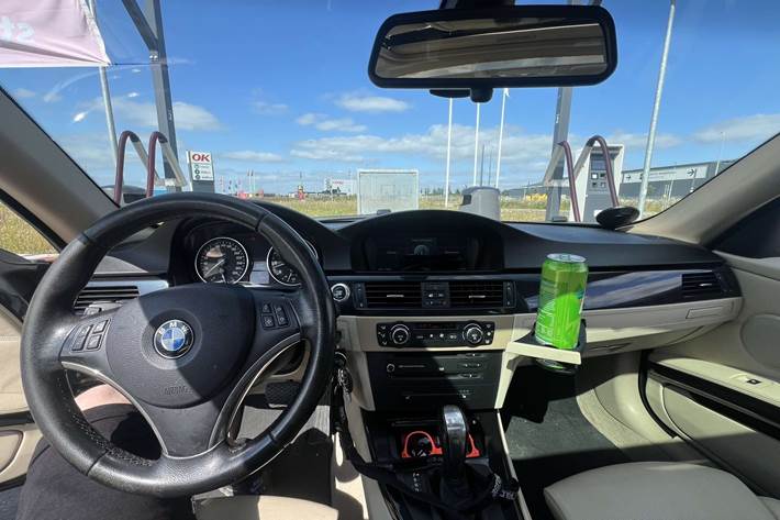 Blå BMW 335i fra 2007