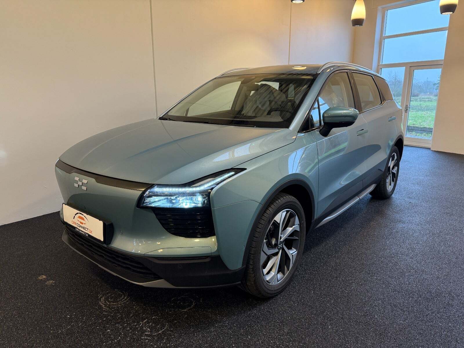 Blå Aiways U5 fra 2024 set udefra