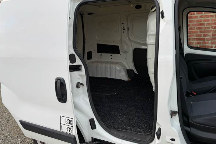 Hvid Peugeot Bipper fra 2016