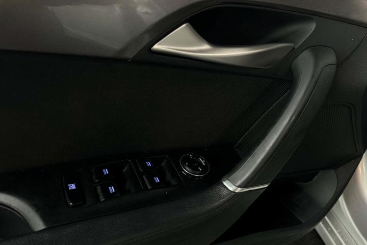 Grå Hyundai i40 fra 2012