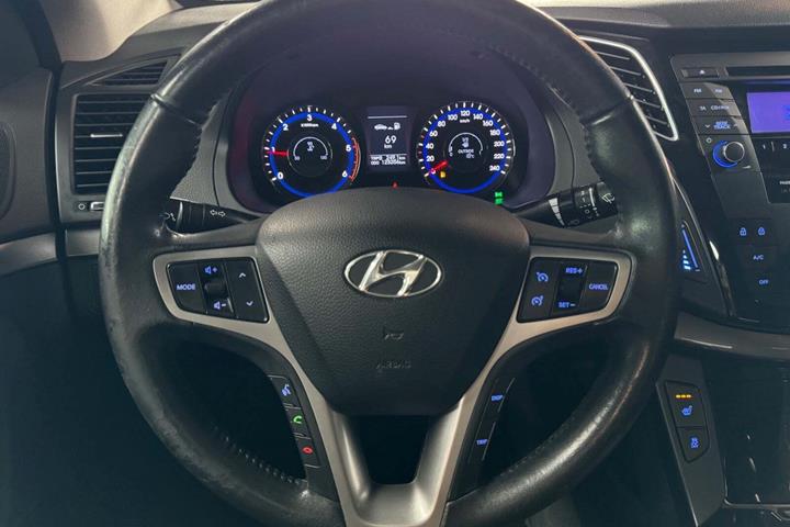 Grå Hyundai i40 fra 2012