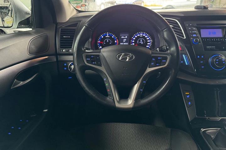 Grå Hyundai i40 fra 2012