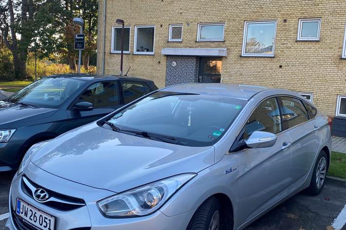 Grå Hyundai i40 fra 2012
