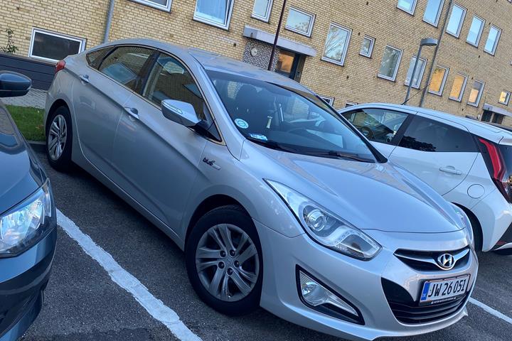 Grå Hyundai i40 fra 2012