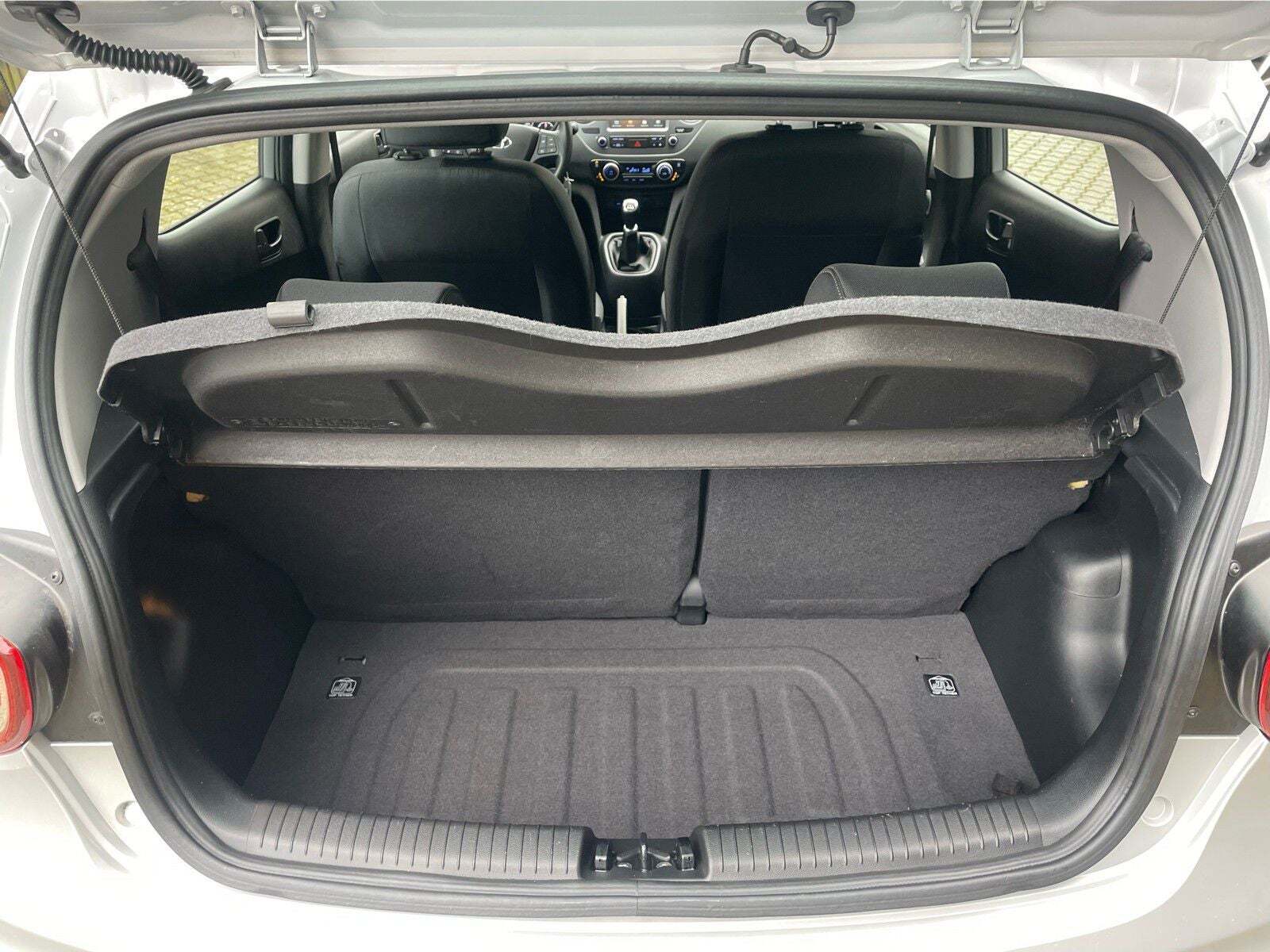 Sølv Hyundai i10 fra 2020