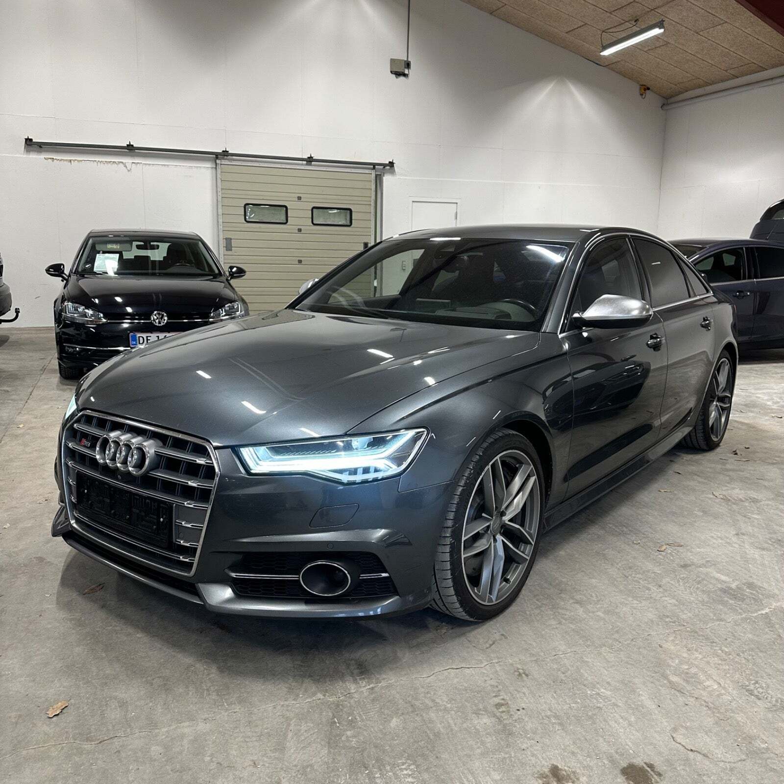 Grå Audi S6 fra 2015