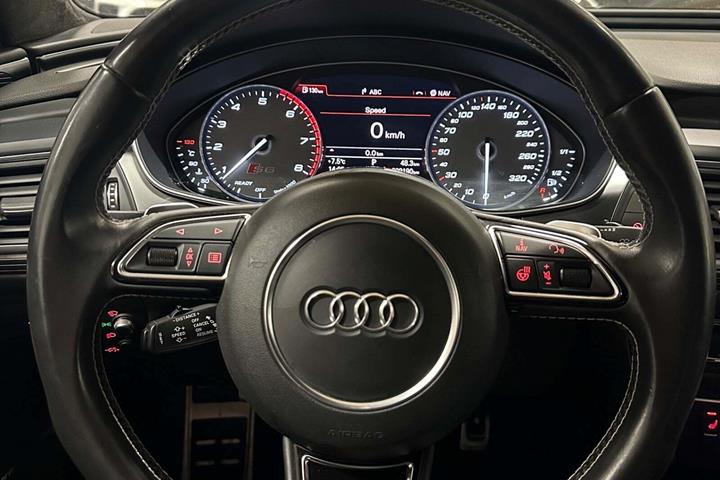 Grå Audi S6 fra 2015