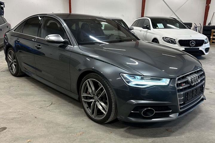 Grå Audi S6 fra 2015