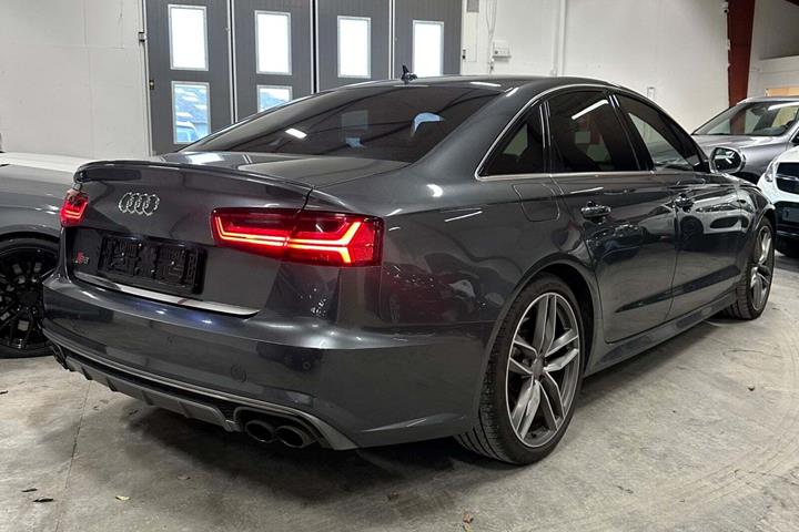 Grå Audi S6 fra 2015