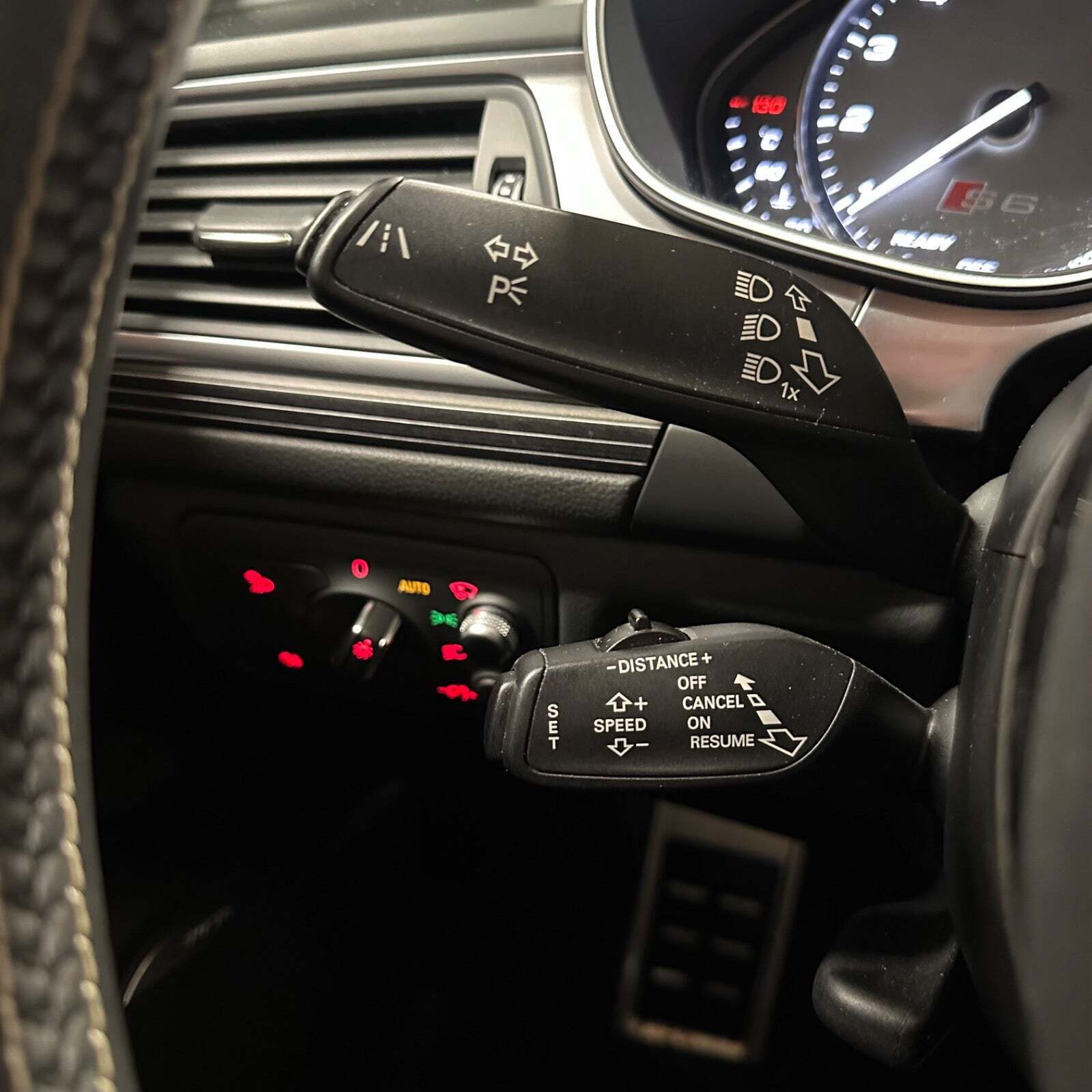 Grå Audi S6 fra 2015