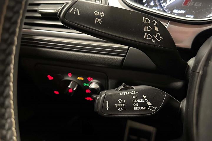 Grå Audi S6 fra 2015