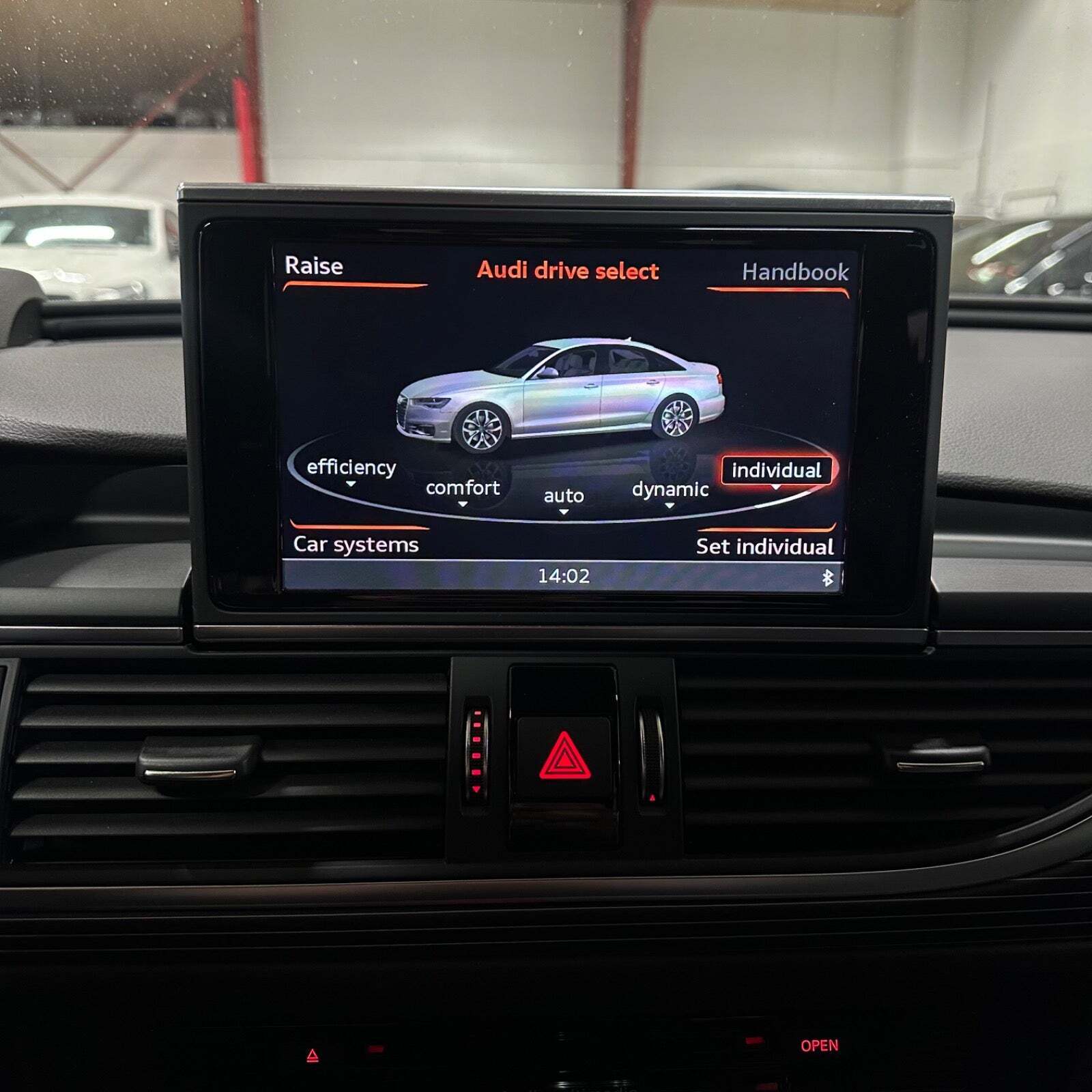 Grå Audi S6 fra 2015