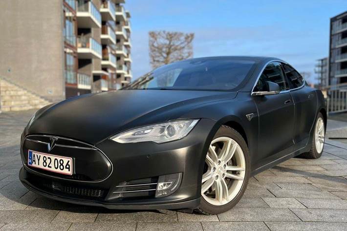 undefined Tesla Model S fra 2015 set udefra