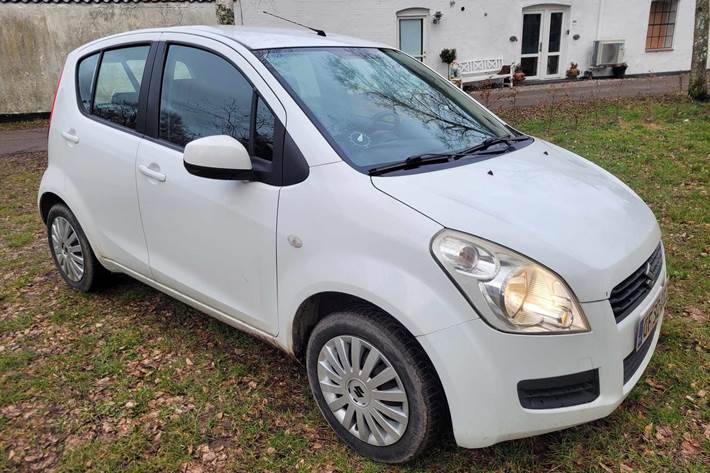Hvid Suzuki Alto fra 2008