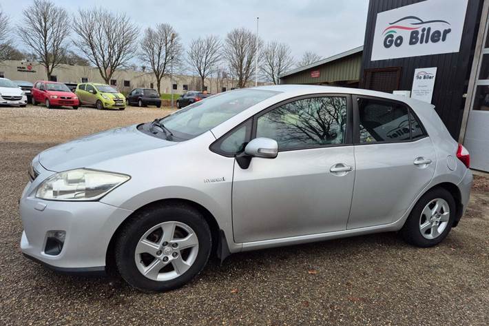 Grøn Toyota Auris fra 2010