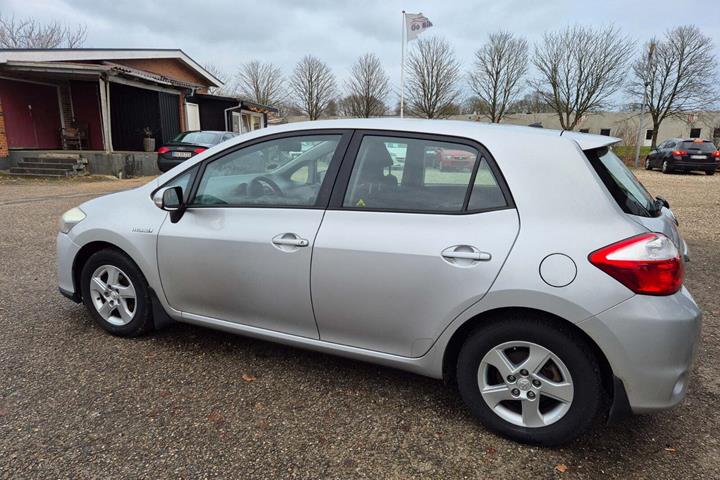 Grøn Toyota Auris fra 2010