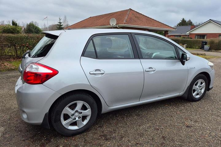 Grøn Toyota Auris fra 2010