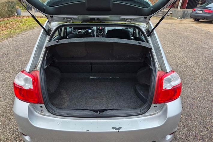 Grøn Toyota Auris fra 2010