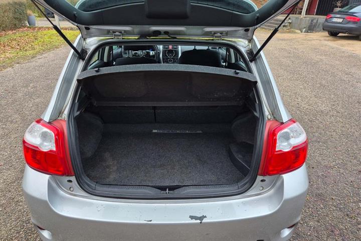 Grøn Toyota Auris fra 2010