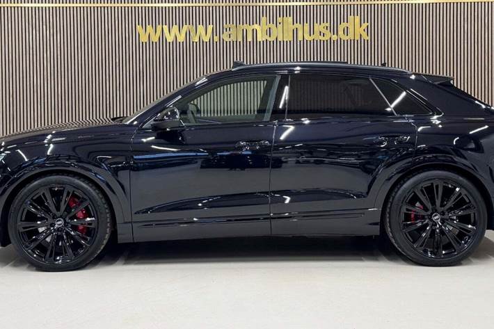 Sort Audi SQ8 fra 2022