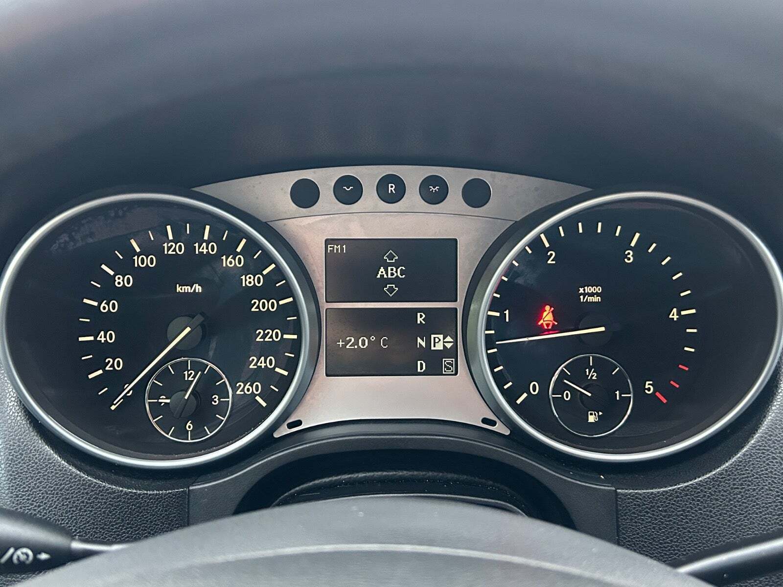 Sort Mercedes ML320 fra 2008