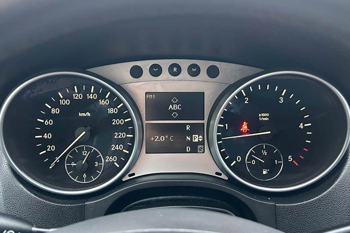 Sort Mercedes ML320 fra 2008