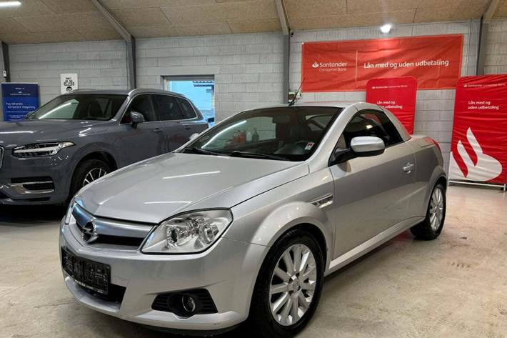 undefined Opel Tigra fra 2005 set udefra