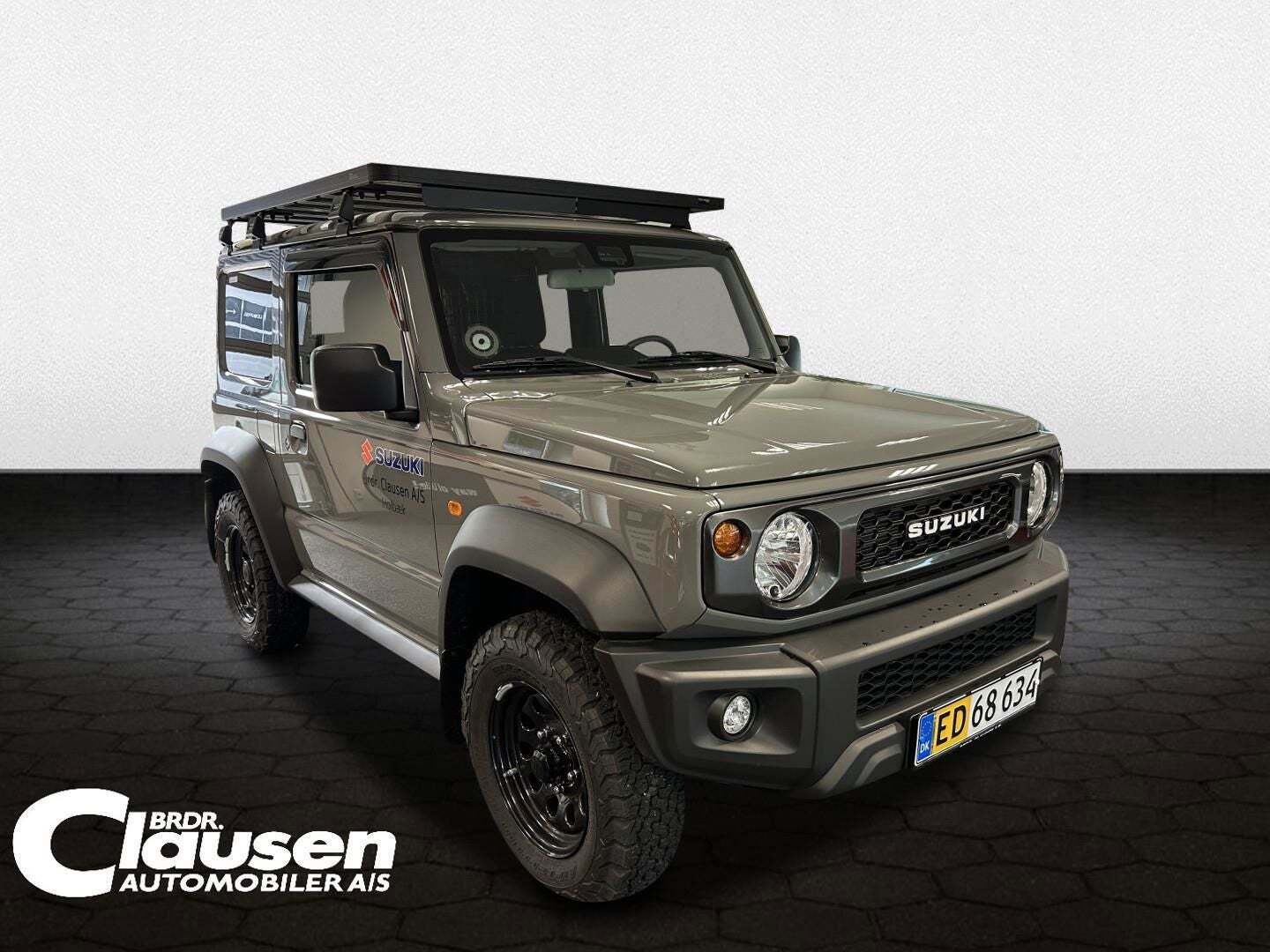 Grå Suzuki Jimny fra 2024 set udefra