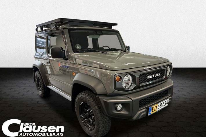 Grå Suzuki Jimny fra 2024 set udefra