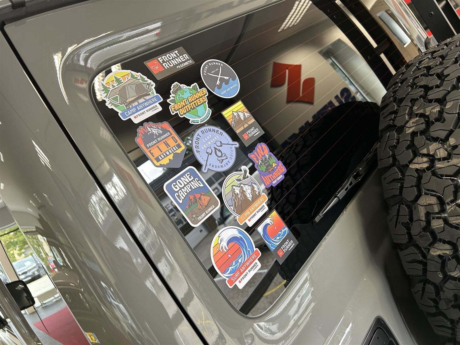 Grå Suzuki Jimny fra 2024