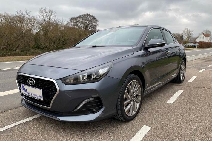 Grå Hyundai i30 fra 2018 set udefra