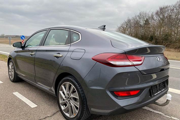 Grå Hyundai i30 fra 2018