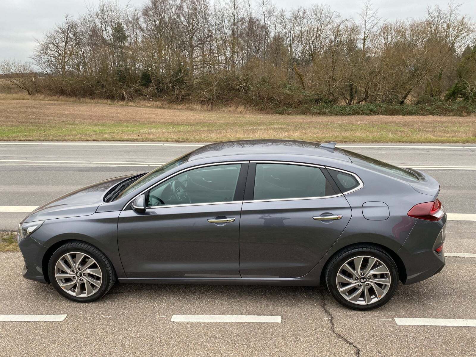Grå Hyundai i30 fra 2018