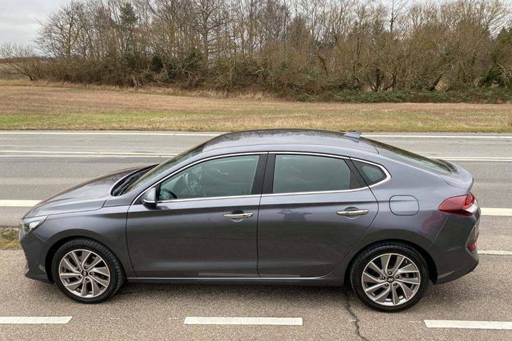 Grå Hyundai i30 fra 2018