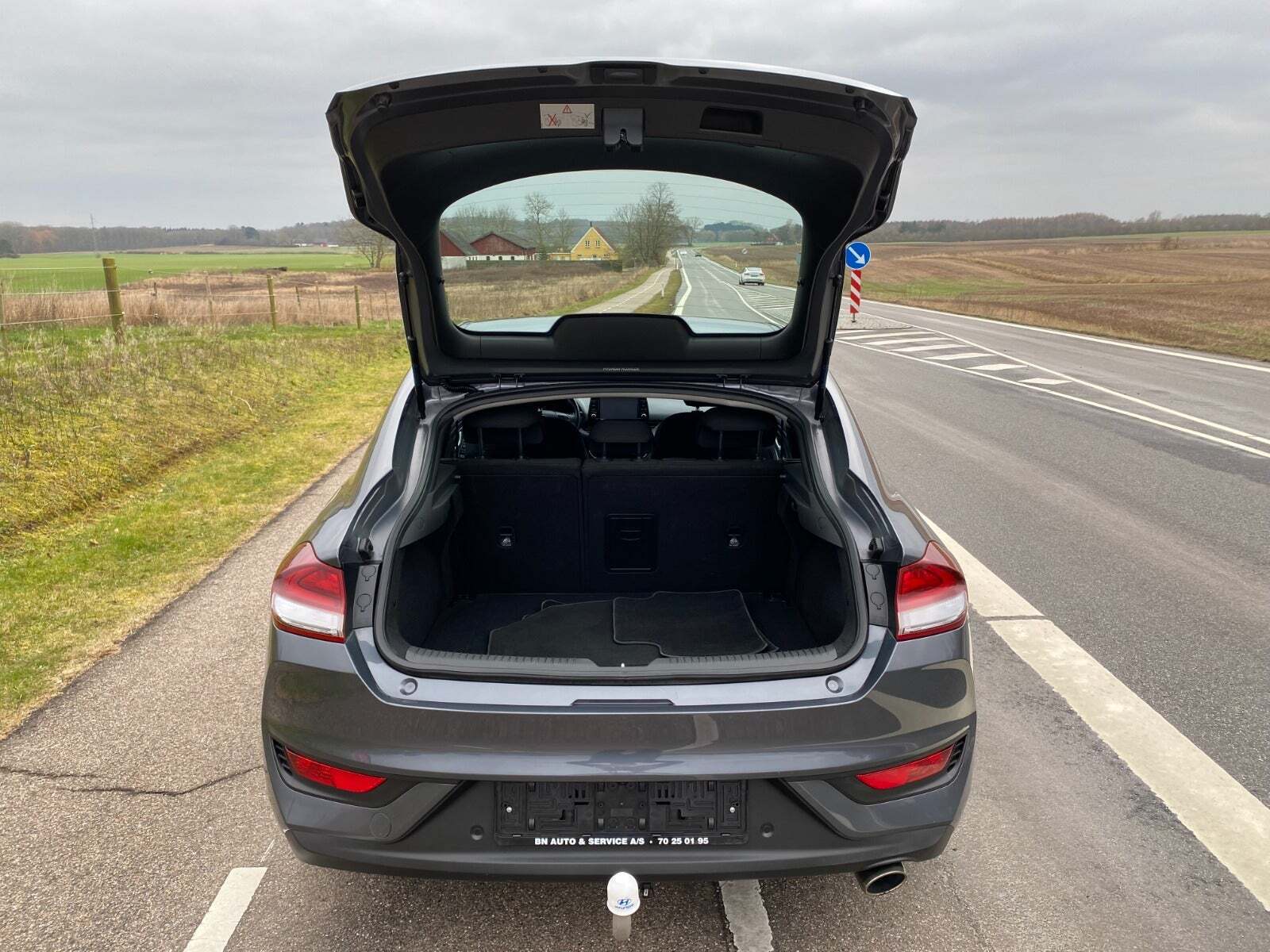 Grå Hyundai i30 fra 2018 set udefra