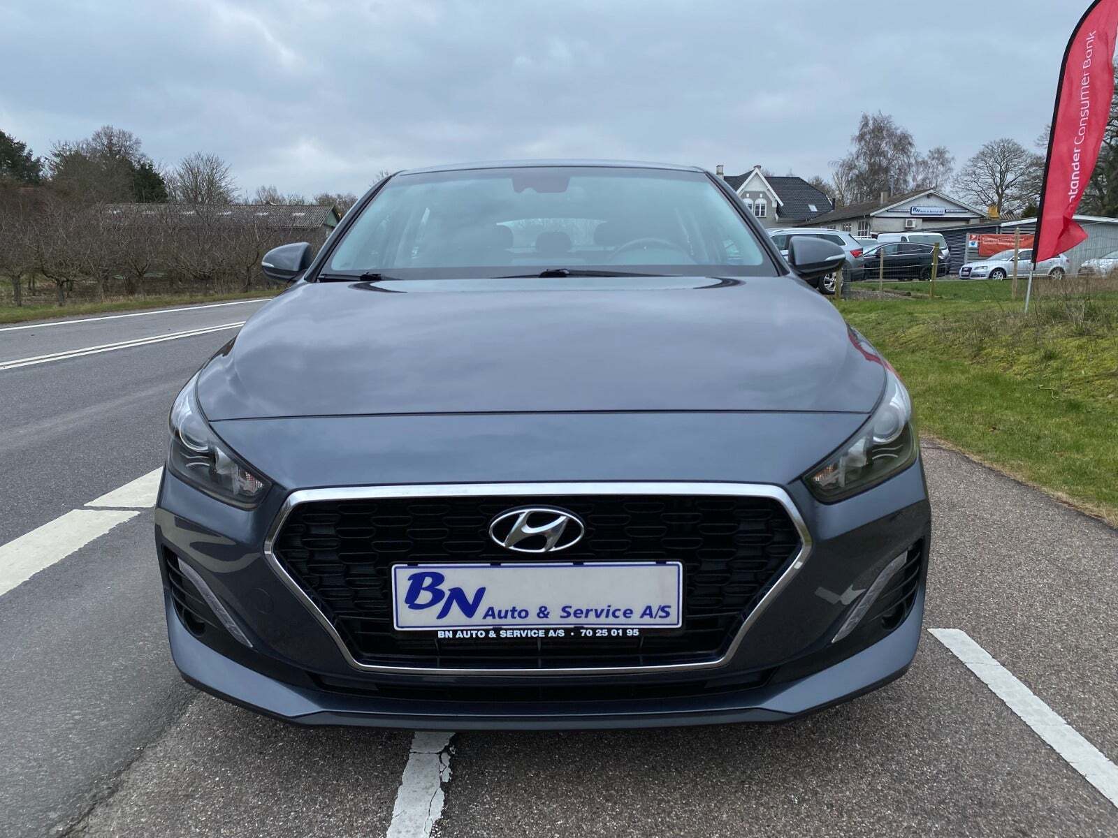 Grå Hyundai i30 fra 2018 set udefra