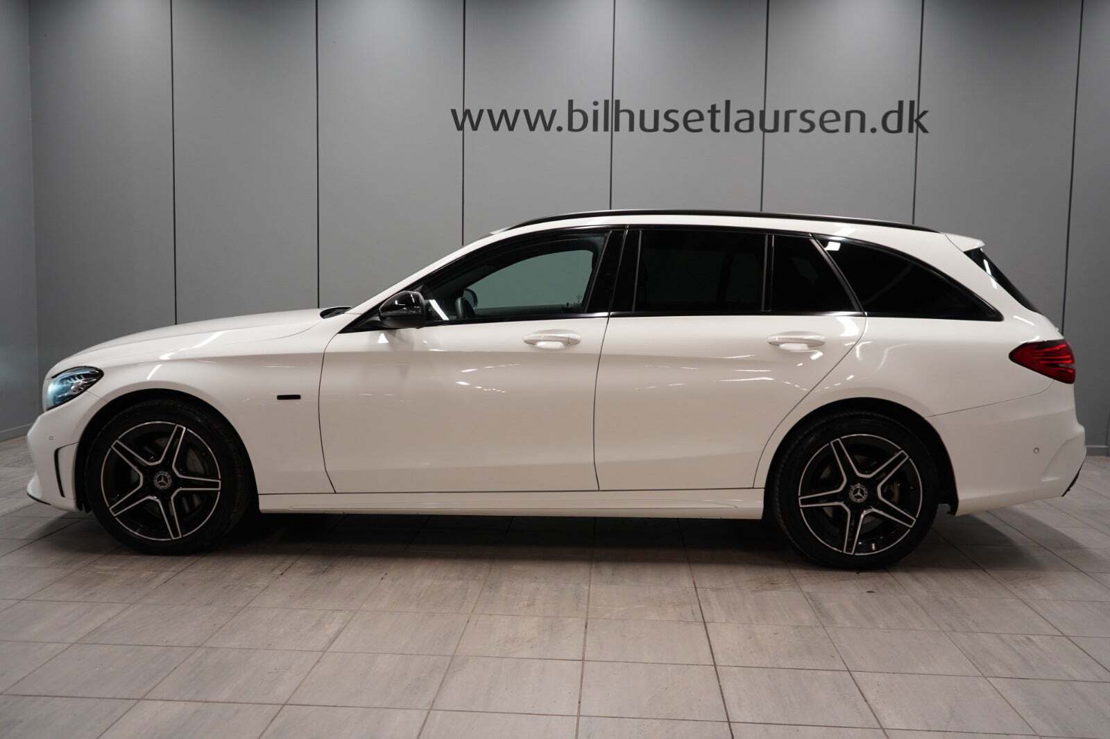 Hvid Mercedes C300 de fra 2020