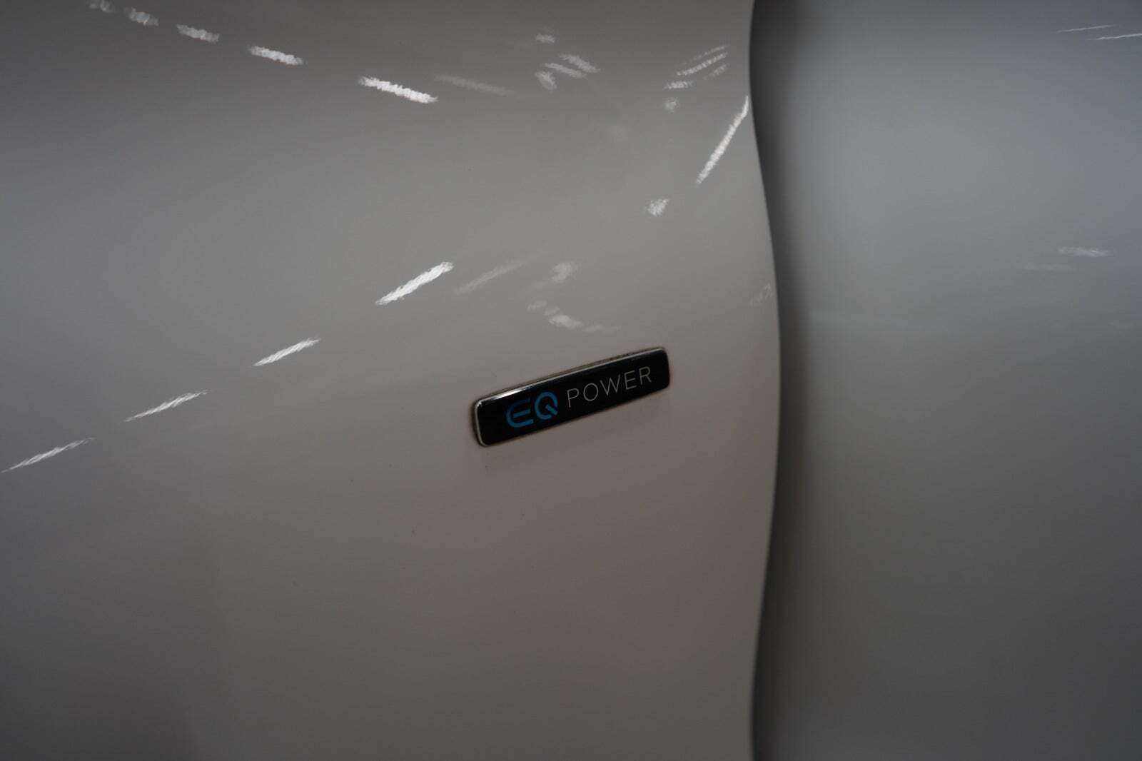 Hvid Mercedes C300 de fra 2020