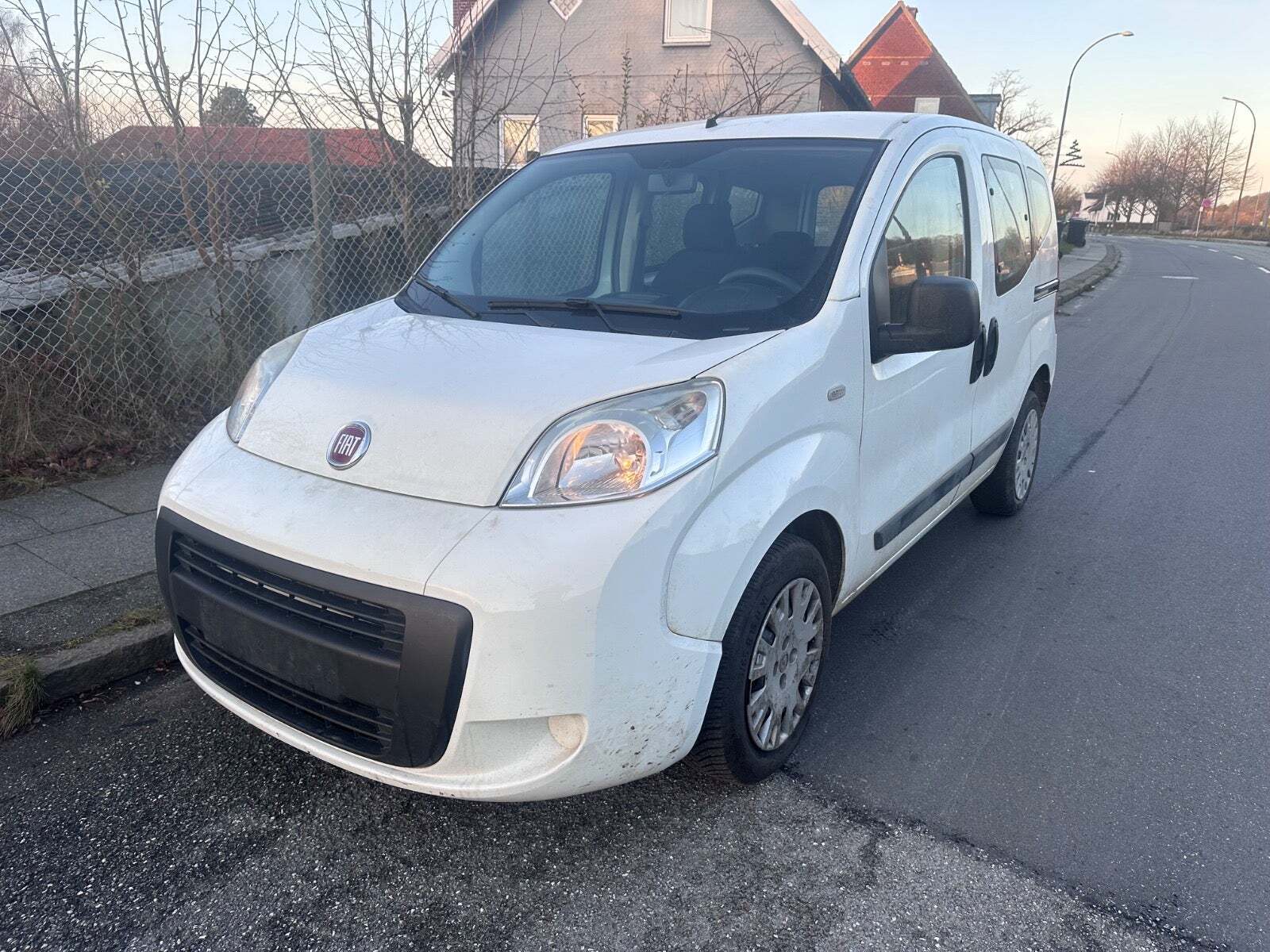 Grøn Fiat Qubo fra 2015 set udefra