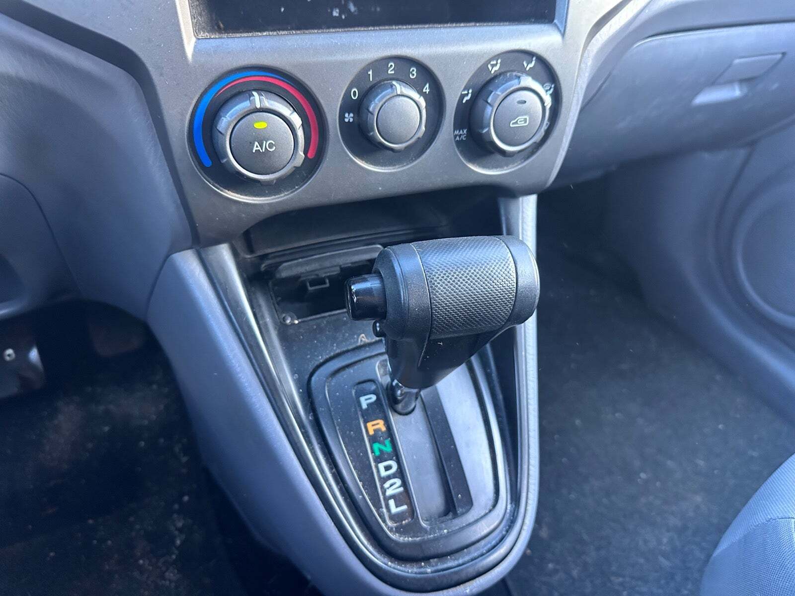 Grøn Hyundai Matrix fra 2007 set indefra