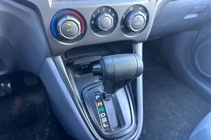 Grøn Hyundai Matrix fra 2007 set indefra