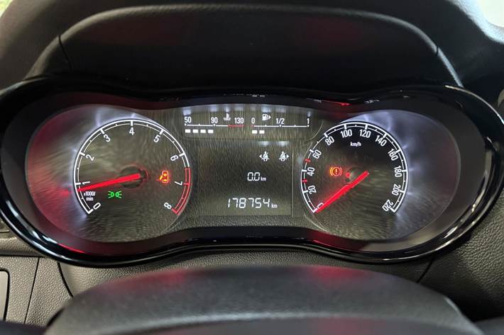 Rød Opel Karl fra 2015