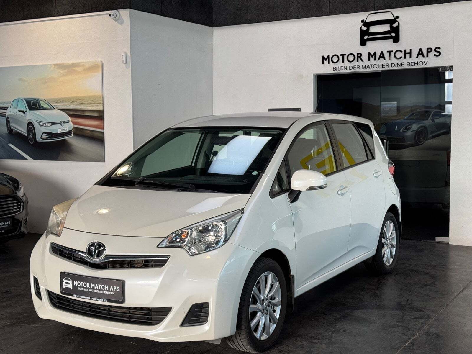 undefined Toyota Verso-S fra 2011 set udefra