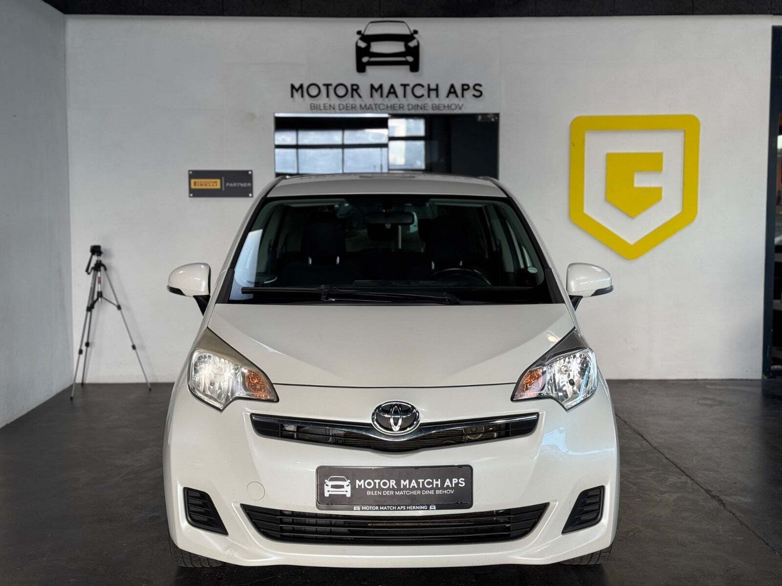 undefined Toyota Verso-S fra 2011 set udefra