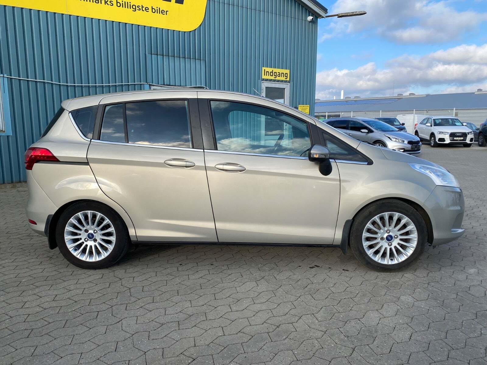 Grå Ford B-MAX fra 2013
