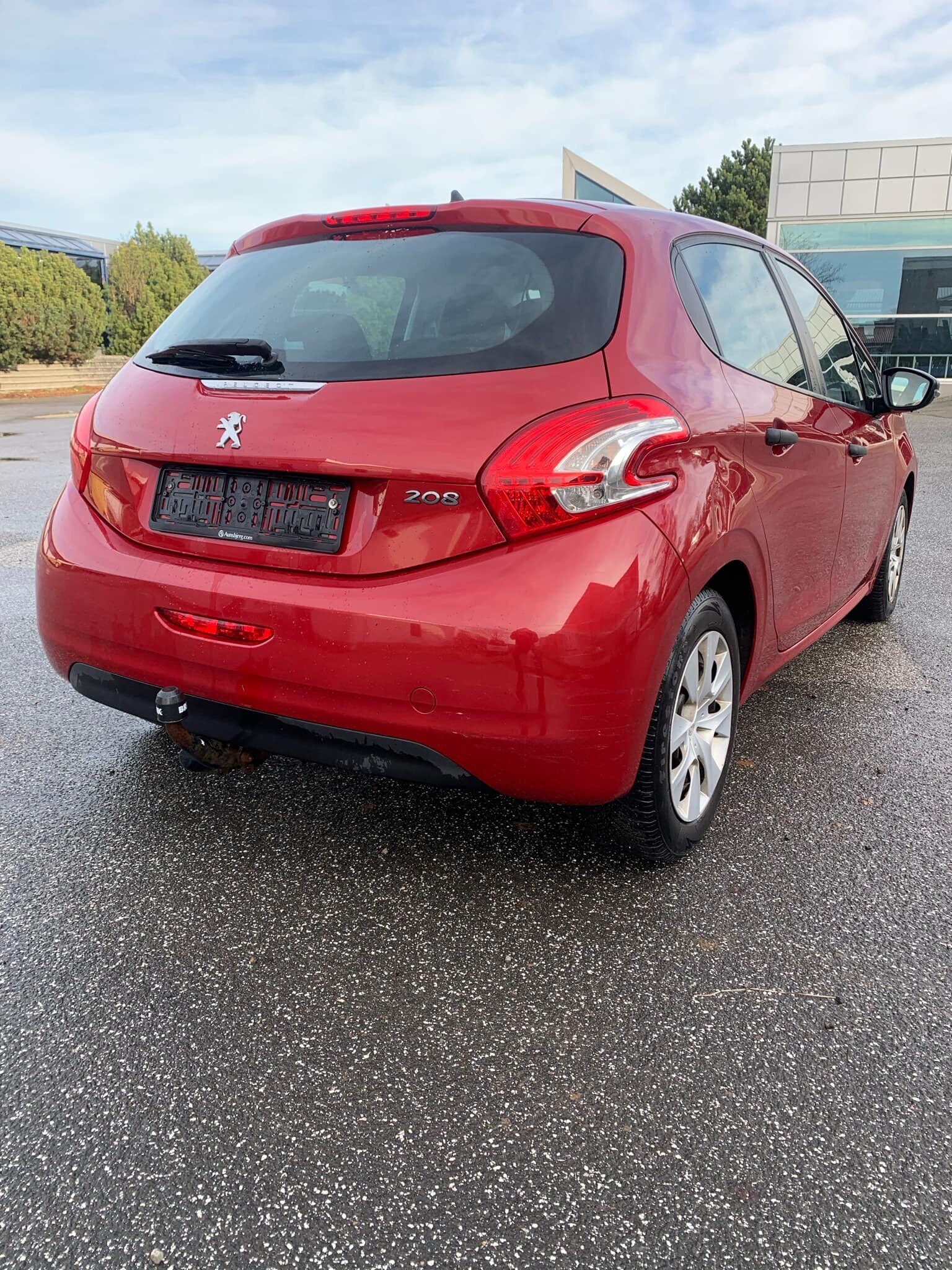 Rød Peugeot 208 fra 2014