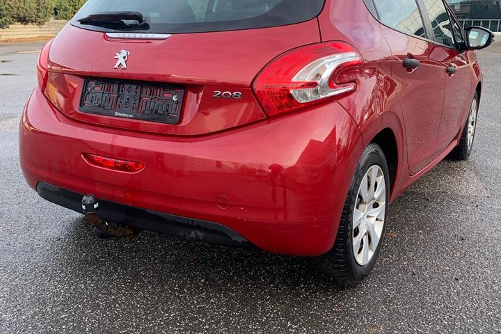 Rød Peugeot 208 fra 2014