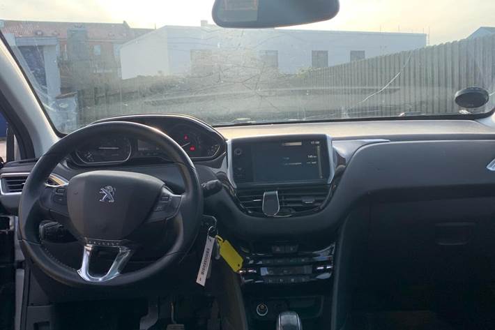 Sølv Peugeot 208 fra 2013